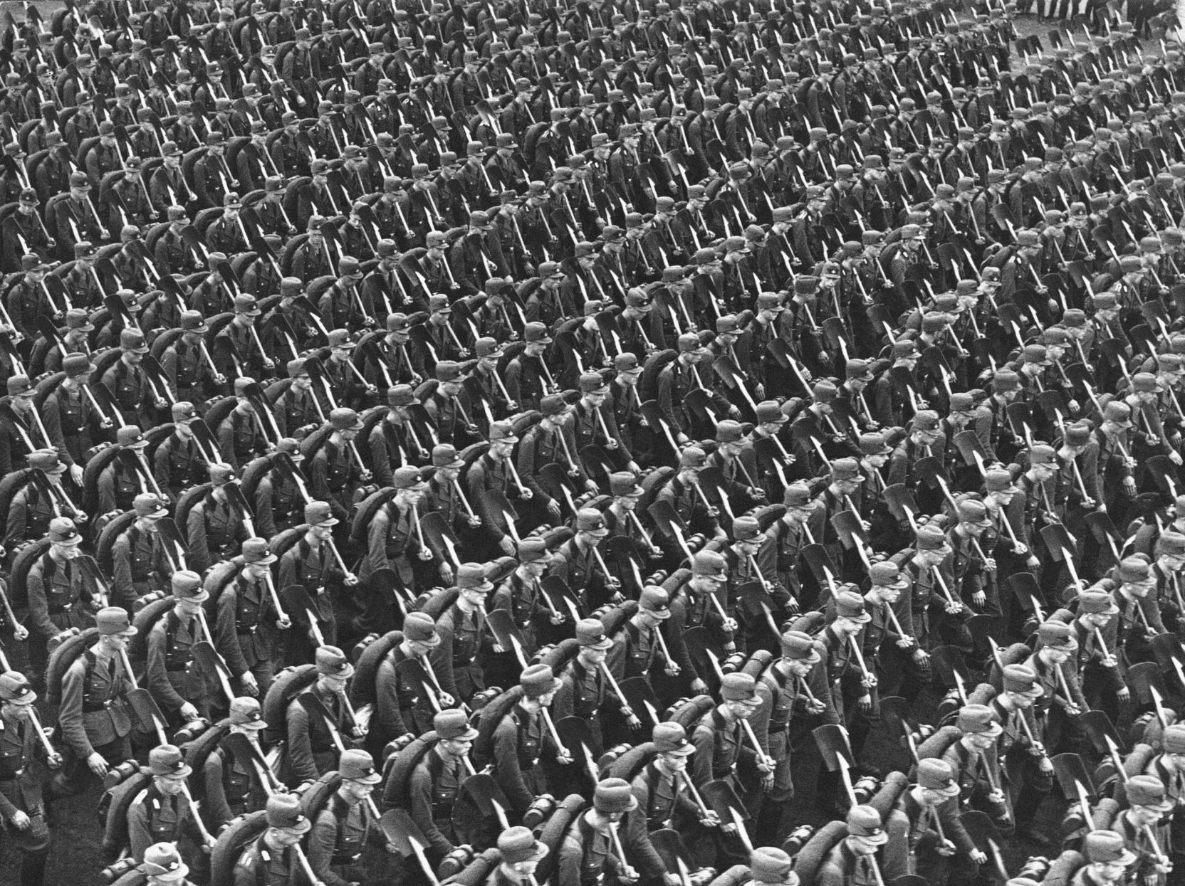 1936: Nazi Labor Service